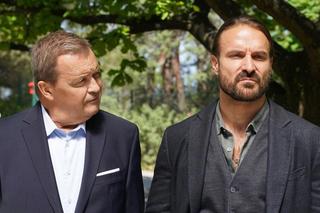 Bracia.  Piotr (Piotr Stramowski), Jerzy (jan Frycz)