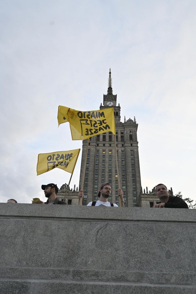 Przeszli przez Warszawę w piżamach i kapciach. Krzyczeli "Chcemy spać!"