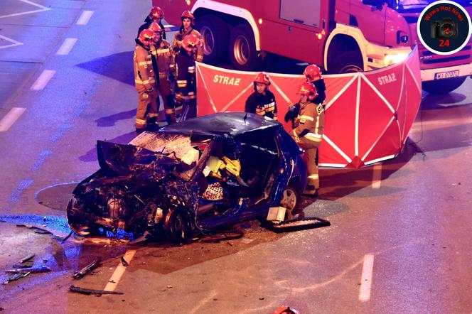 Jechał pod prąd i zmiażdżył nadjeżdżający samochód. Śmiertelny wypadek na Mokotowie