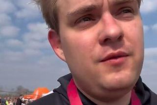 Roxie Węgiel  biega z Kevinem