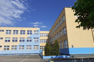 Nie żyje 44-letnia pedagog ze szkoły podstawowej pod Toruniem. Miała COVID-19 [AUDIO]