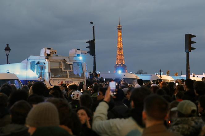 Zamieszki w Paryżu. Demonstranci protestują przeciw reformie emerytalnej [ZDJĘCIA]