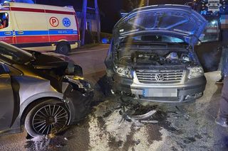 Czołowe zderzenie w Gorzycach! W dwóch samochodach znajdowało się 11 osób