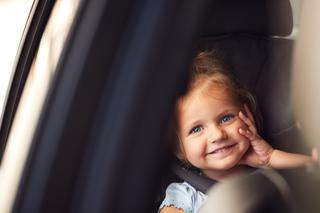 Od kiedy dziecko może jeździć samochodem bez podstawki?