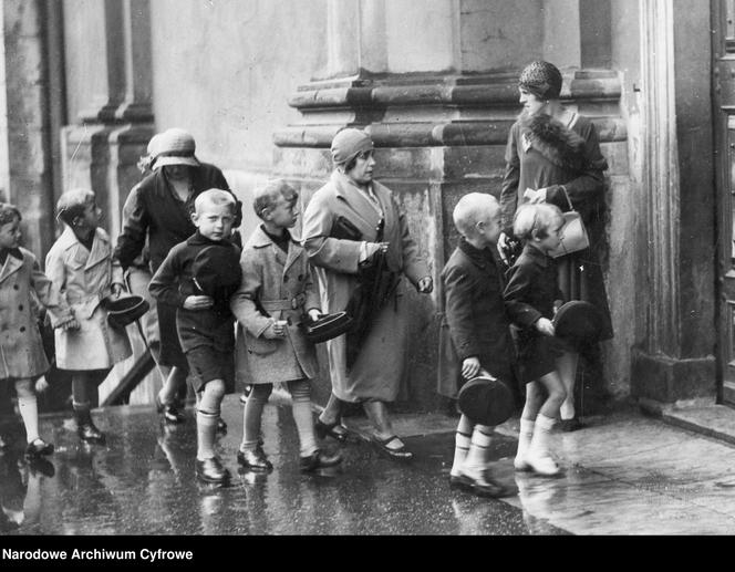 Rozpoczęcie roku szkolnego. Zdjęcia archiwalne