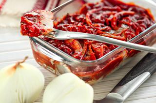 Śledź po turecku - PRZEPIS na śledzia w pomidorach i papryce