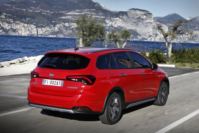 Fiat Tipo Cross (Red) 2022