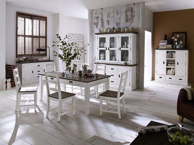 Biały stół w rustykalnym stylu