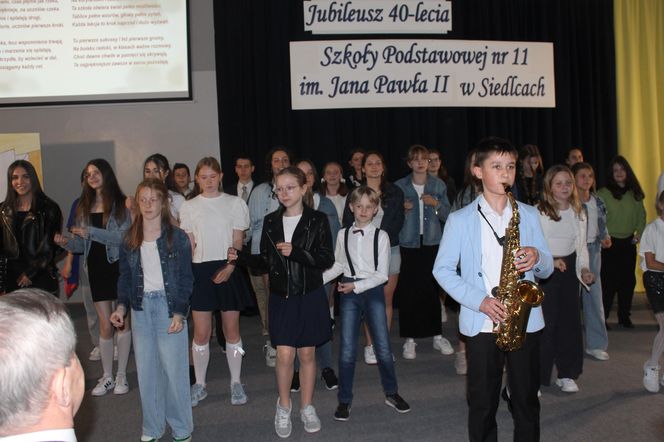 Jubileusz 40-lecia połączony był ze świętem szkoły, ponieważ obchodzi ona również 28. rocznicę nadania imienia.