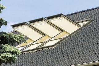 Wybieramy markizy i rolety na okna dachowe. Osłony wewnętrzne i zewnętrzne okien dachowych