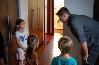 M jak miłość odc. 1551. Marcin (Mikołaj Roznerski), Maja (Laura Jankowska), Szymek (Staś Szczypiński), Amelka (Ninel Kos)