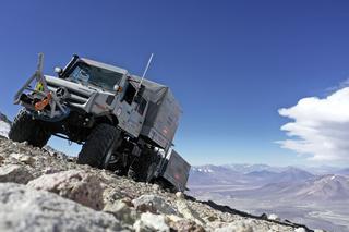 Mercedes-Benz Unimog U 5023 pobił rekord świata! Pojazd wspiął się na wulkan o wysokości 6700 metrów