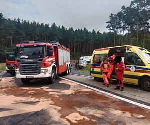 Zderzenie osobówki z ciężarówką na DK 10 pod Bydgoszczą! Wśród rannych kobieta i dwójka dzieci [ZDJĘCIA]