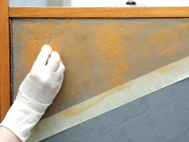 Na warstwę betonu można nanieść dodatokową warstwę ozdobnej farby metalicznej