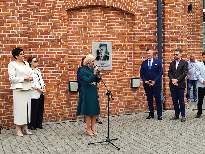 Rozpoczeły się obchody 20-lecia MSCW "Elektrownia" - Dziś odsłonięto tablicę upamiętniająca wieloletniego dyrektorka instytucji