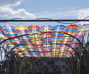 Kolorowe parasolki nad Kilińskiego w Białymstoku