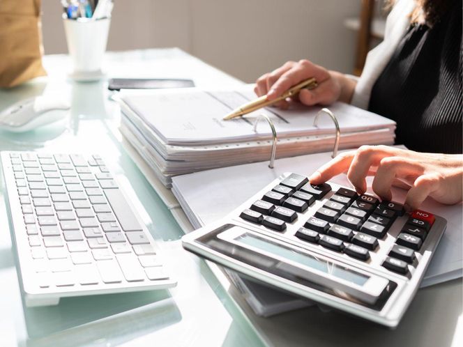 Pracownicy ds. administracji