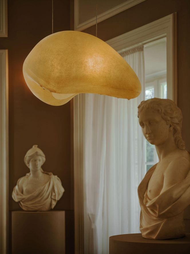 Rzeźbiarskie lampy znanych polskich artystów na jubileuszowej aukcji Przyjaciół Muzeum Narodowego w Warszawie