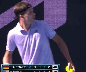 Wybuch na trybunach w Australian Open podczas meczu. Niemiec patrzył z przerażeniem [WIDEO]