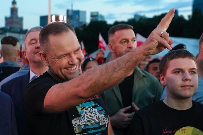 Karol Nawrocki śpiewa (nie)zakazane piosenki