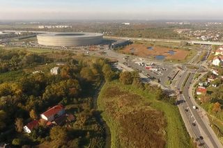 Wrocław. Miasto ma plany wobec dziury Solorza. Hala widowiskowo-sportowa zamiast siedliska żab [ZDJĘCIA]. 