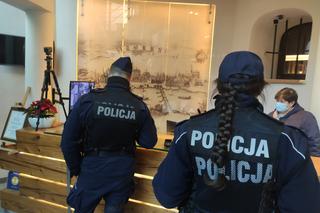 Toruńska policja sprawdza hotele i galerie. Co z kontrolami w Sylwestra?