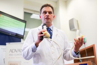 Wiadomo, gdzie będzie leczył prof. Zembala. Unikalna szansa dla pacjentów”