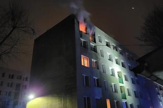 Pożar bloku w Kętrzynie. 39-latek wyskoczył z czwartego piętra