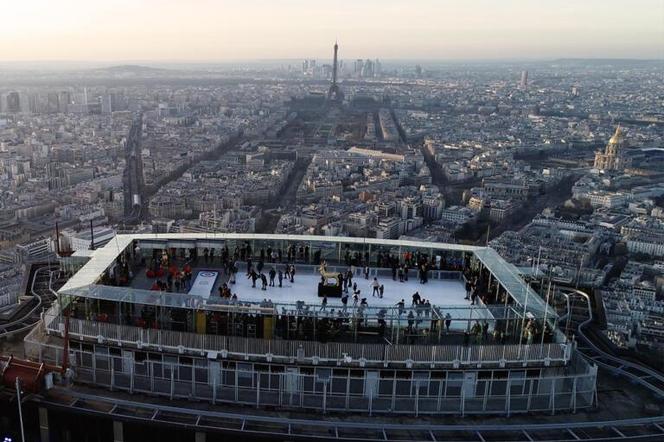 Paryż — lodowisko na 59 piętrze Montparnasse Tower