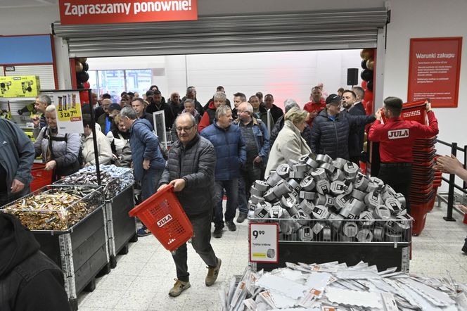 Wielkie otwarcie sklepu szwedzkiego giganta w Warszawie. Były gigantyczne promocje i długie kolejki