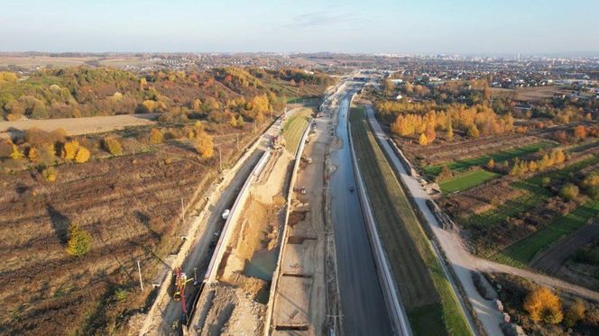 Tak na najnowszych zdjęciach prezentuje się północna obwodnica Krakowa S52