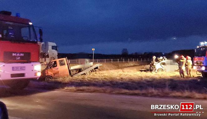 Niedzieliska: Zderzenie samochodu dostawczego z osobówką. NIE ŻYJE jedna osoba!