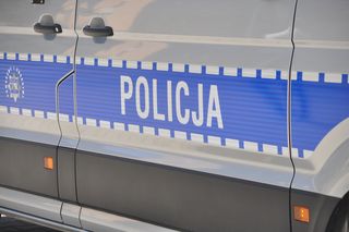 Wypadek na leśnej drodze. Kierowca quada wjechał w busa!