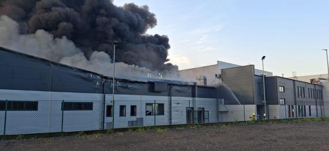 Potężny pożar hali produkcyjnej w Małopolsce