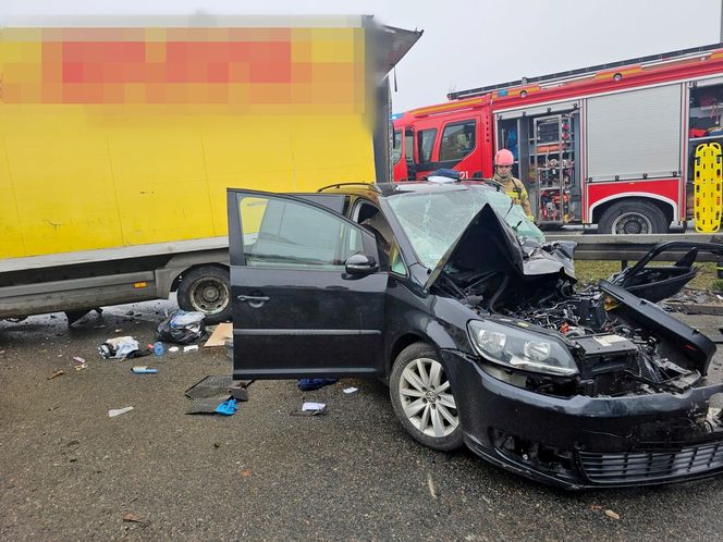 Potężny karambol na Obwodnicy Trójmiasta. Wypadek z udziałem pojazdu znanej firmy kurierskiej