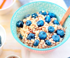 Gryczanka z owocami na śniadanie. Skradnie serca nawet największych przeciwników kaszy