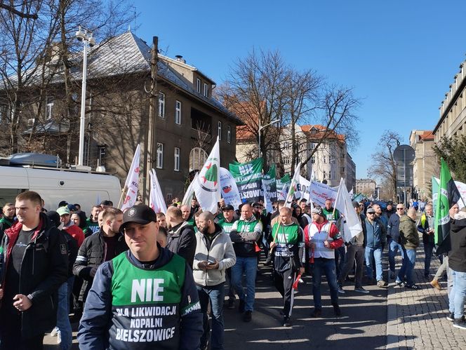 Górnicy protestowali pod ministerstwem przemysłu w Katowicach przeciwko likwidacji KWK Bielszowice