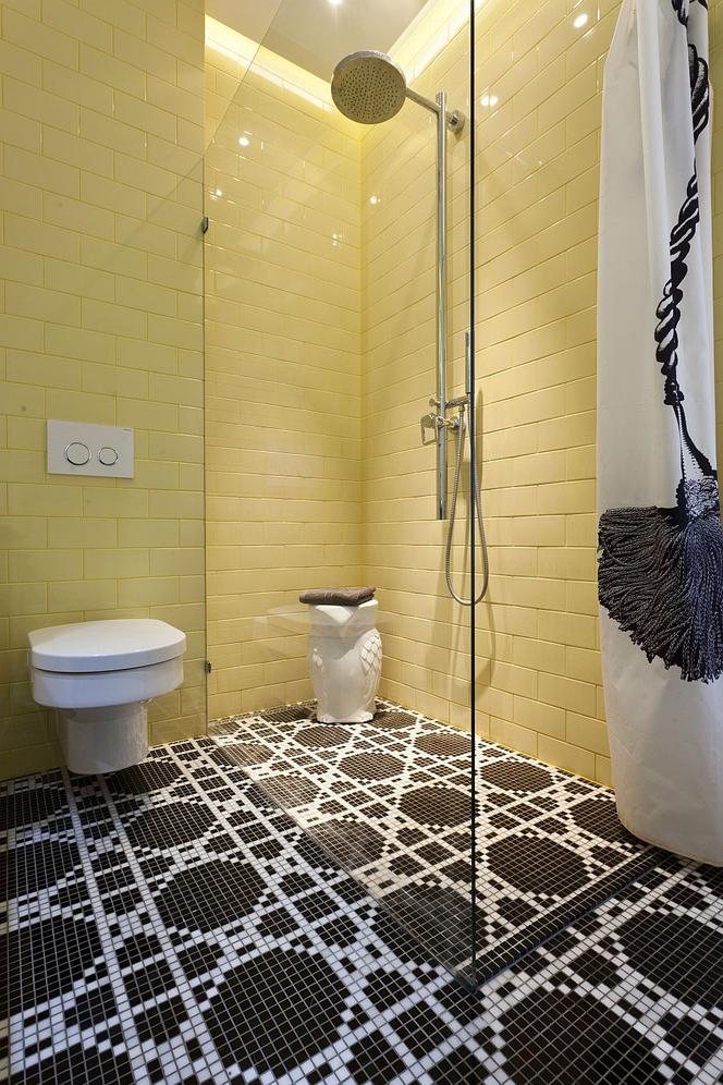 Żółta łazienka w stylu retro