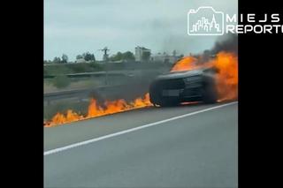 Wielki pożar auta na A2 pod Warszawą. Korek na autostradzie miał kilka kilometrów