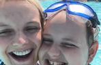 Ewelina Kudeń-Nowosielska i Hania świętują 8. urodziny na basenie