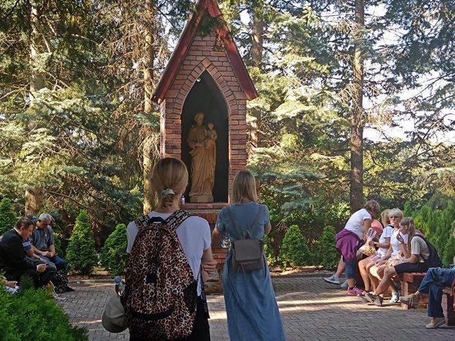   Tłumy pielgrzymów w Gietrzwałdzie. Trwa odpust i dożynki archidecezjalne. Zobacz zdjęcia