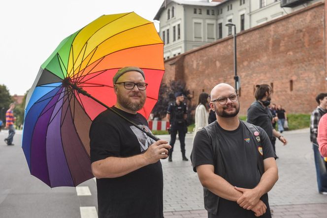 VI Toruński Marsz Równości. Przeciwnicy modlili się w centrum