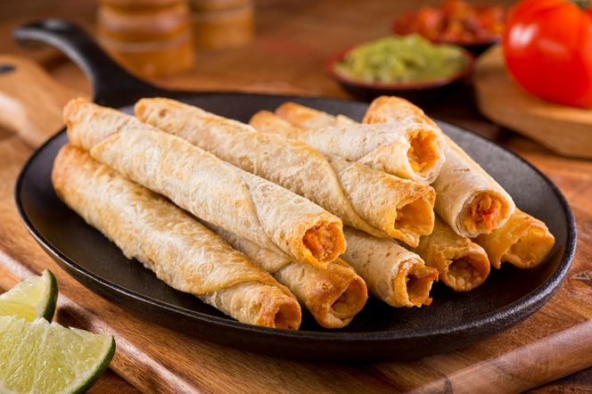 MIEJSCE 4: Zapiekane naleśniki z ciecierzycą: przepis na wegańskie taquitos