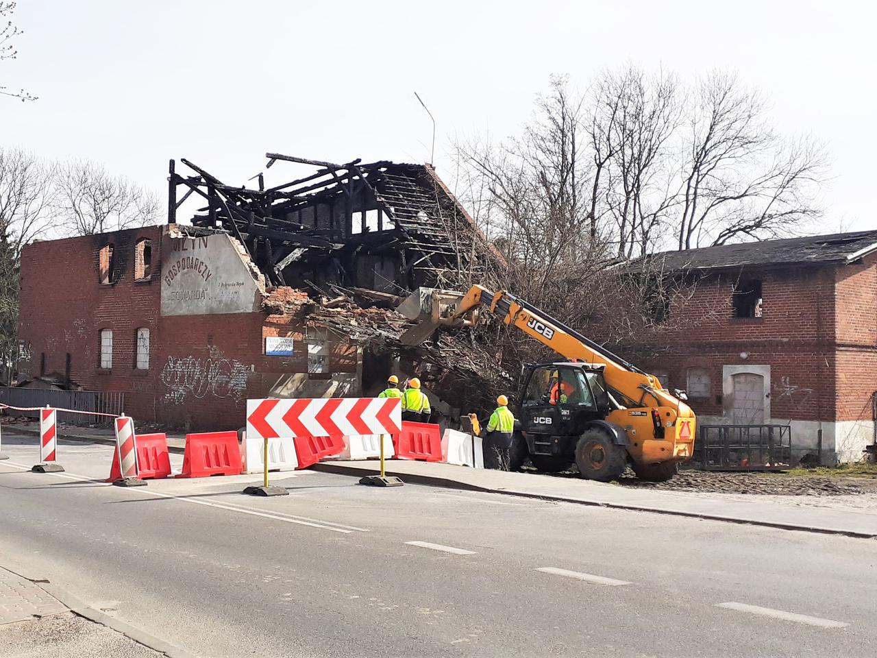 Chciał się ogrzać, a podpalił zabytkowy Młyn Edwardy. Są zarzuty dla 58-latka! [AUDIO]