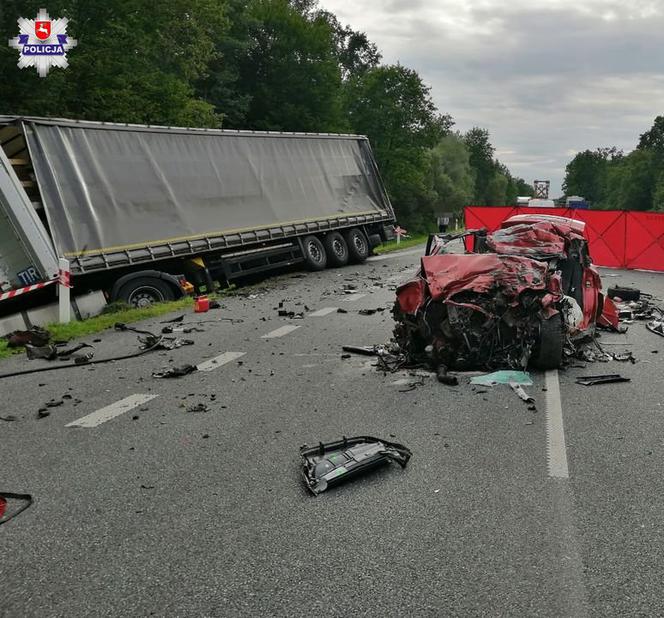 19-latka zginęła w zderzeniu z TIR-em