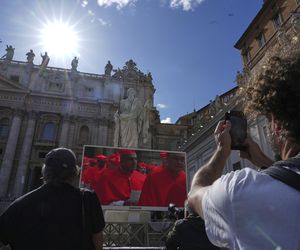 Z OSTATNIEJ CHWILI: Rozpoczęło się konklawe 2025 – kardynałowie złożyli przysięgę w Kaplicy Sykstyńskiej