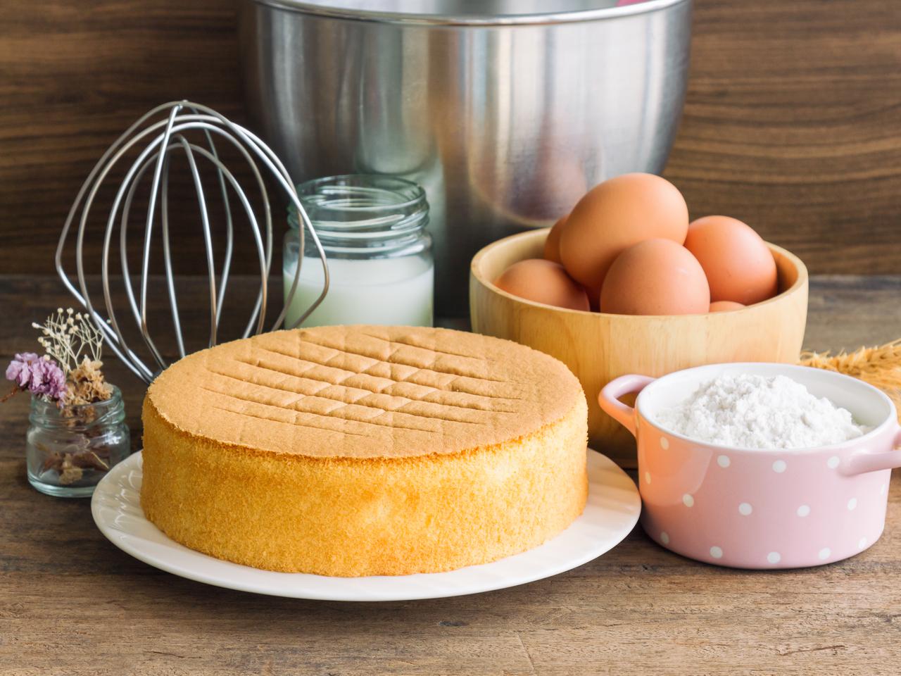 Uniwersalny biszkopt tortowy: przepis na idealny biszkopt do tortów