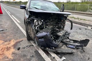 Poważny wypadek na Wschodniej Obwodnicy Wrocławia. Trzy osoby ranne