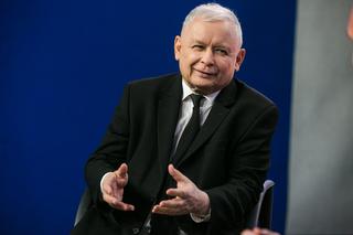SEKS na ubraniu Jarosława Kaczyńskiego i tańczące na stole dziewczyny. UJAWNIONO szczegóły