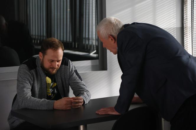 Na Wspólnej, odc. 3469: śledczy Konopka (Andrzej Franczyk), Paweł (Grzegorz Kwiecień)